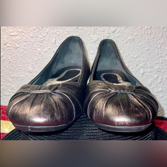 Born Lily Top Knot Bronze Metallic Round Toe Ballet Flats Padded Sole SZ 7.5 - Picture 2 of 8